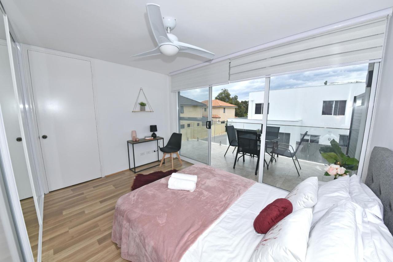 2x2 Modern Near Airport And Apartment Perth