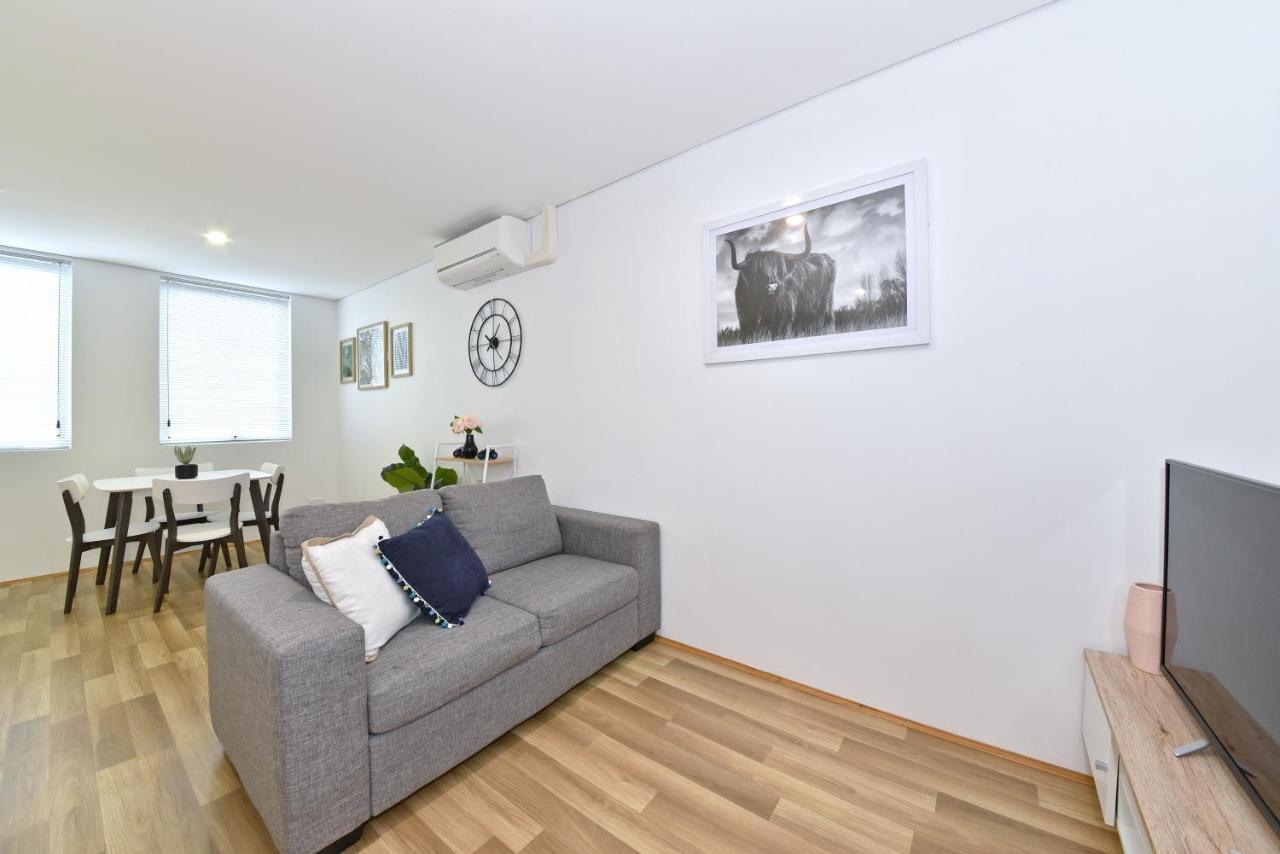 2x2 Modern Near Airport And *