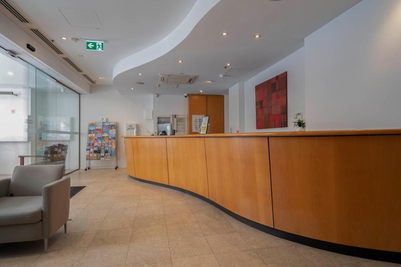 206 Funky Executive Cbd Ac Apartment