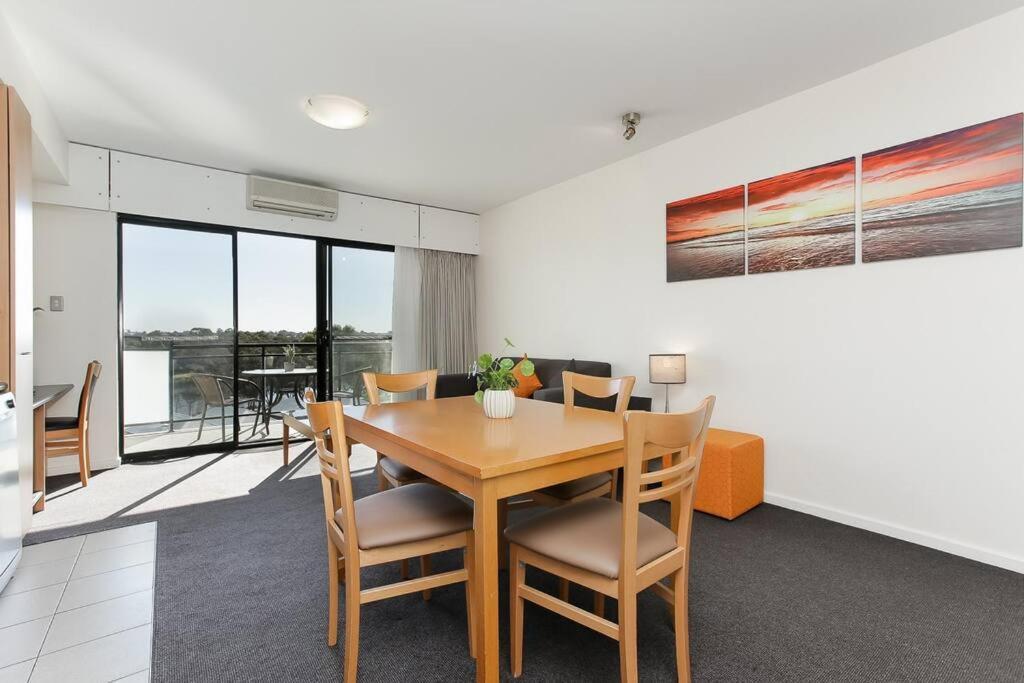 Beautiful 1-bedroom Close To The River Perth