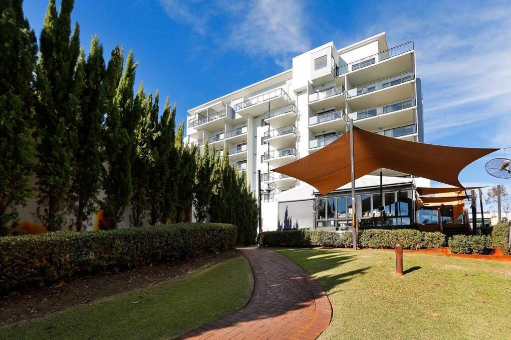 Beautiful 1-bedroom Close To The River Apartment *