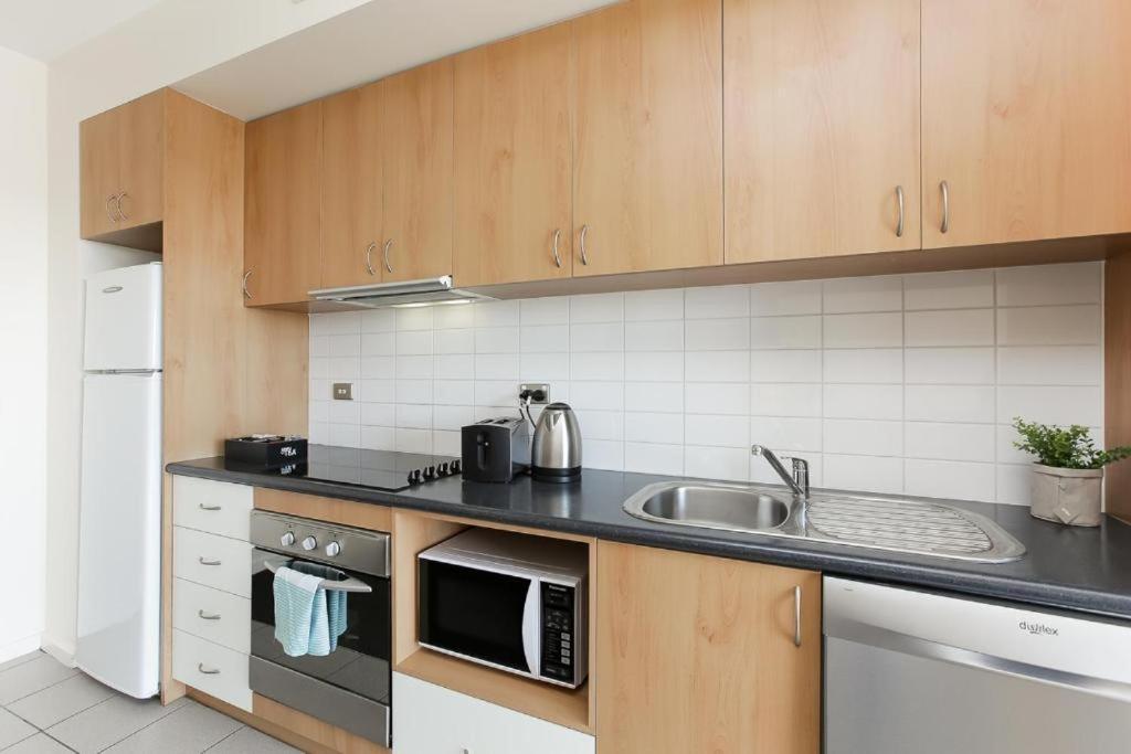 Beautiful 1-bedroom Close To The River Apartment *