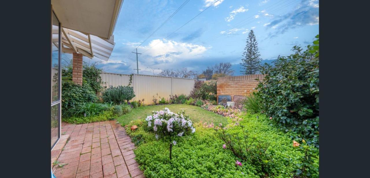 Holiday home Camelias Boutique In Dianella Perth