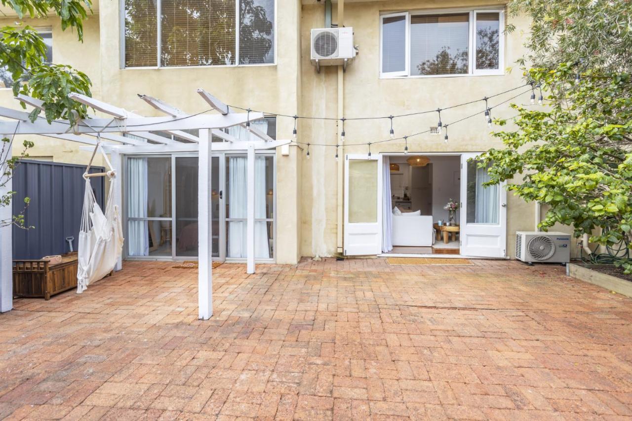Cottesloe Coastal Boho Retreat - Executive Escapes Apartment *