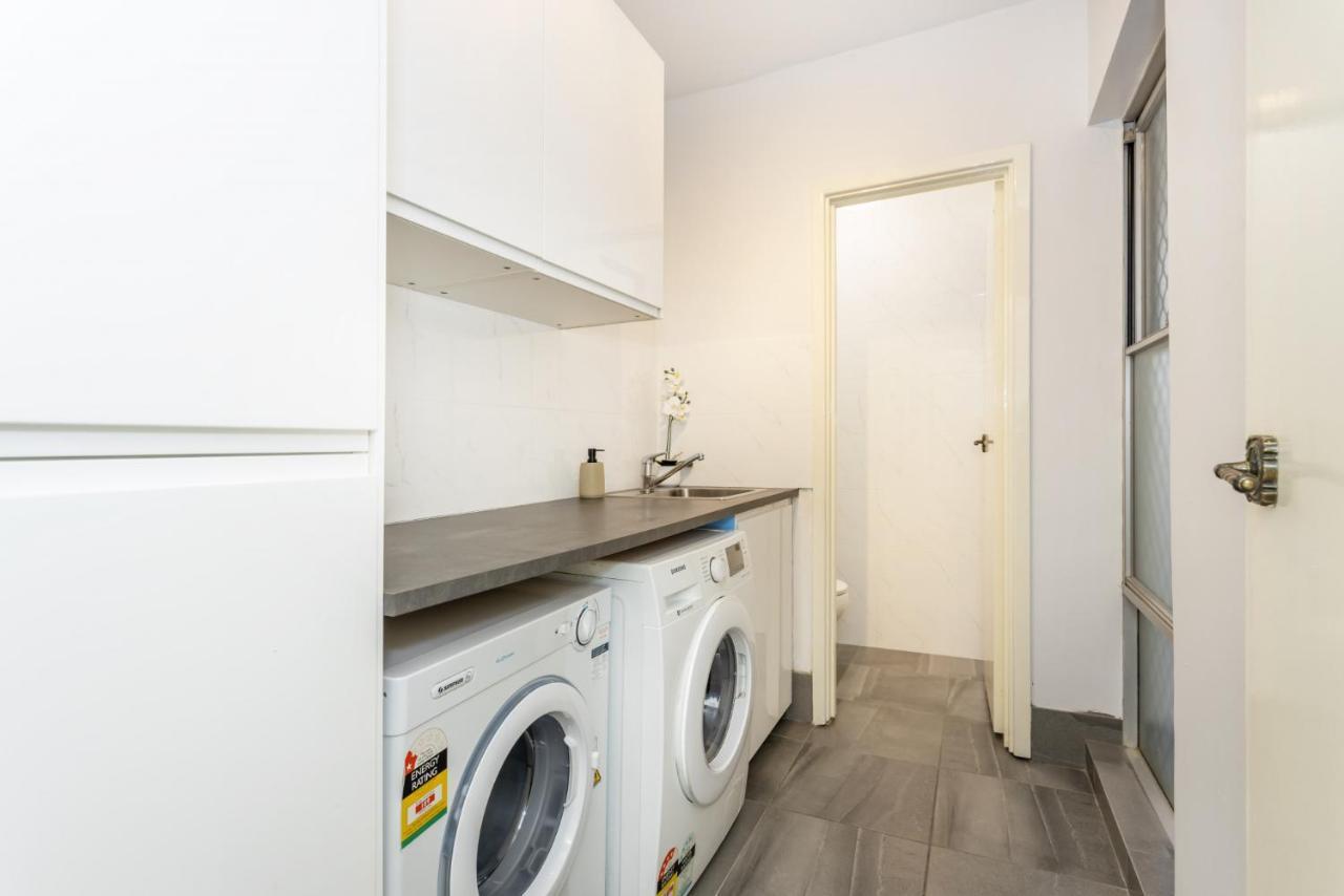 Zoo View - Executive Escapes Apartment Perth