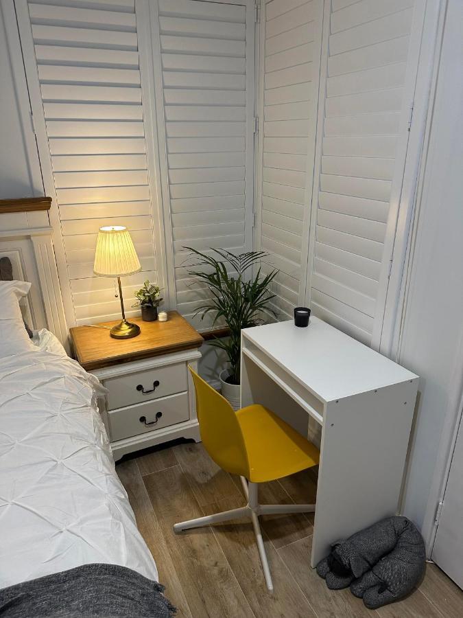 Paradise On The Lakes Escape Homestay Perth