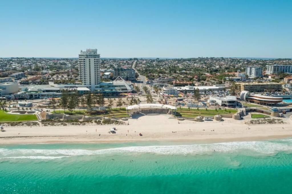 The Scarborough House - Walk To The Beach! Apartment *