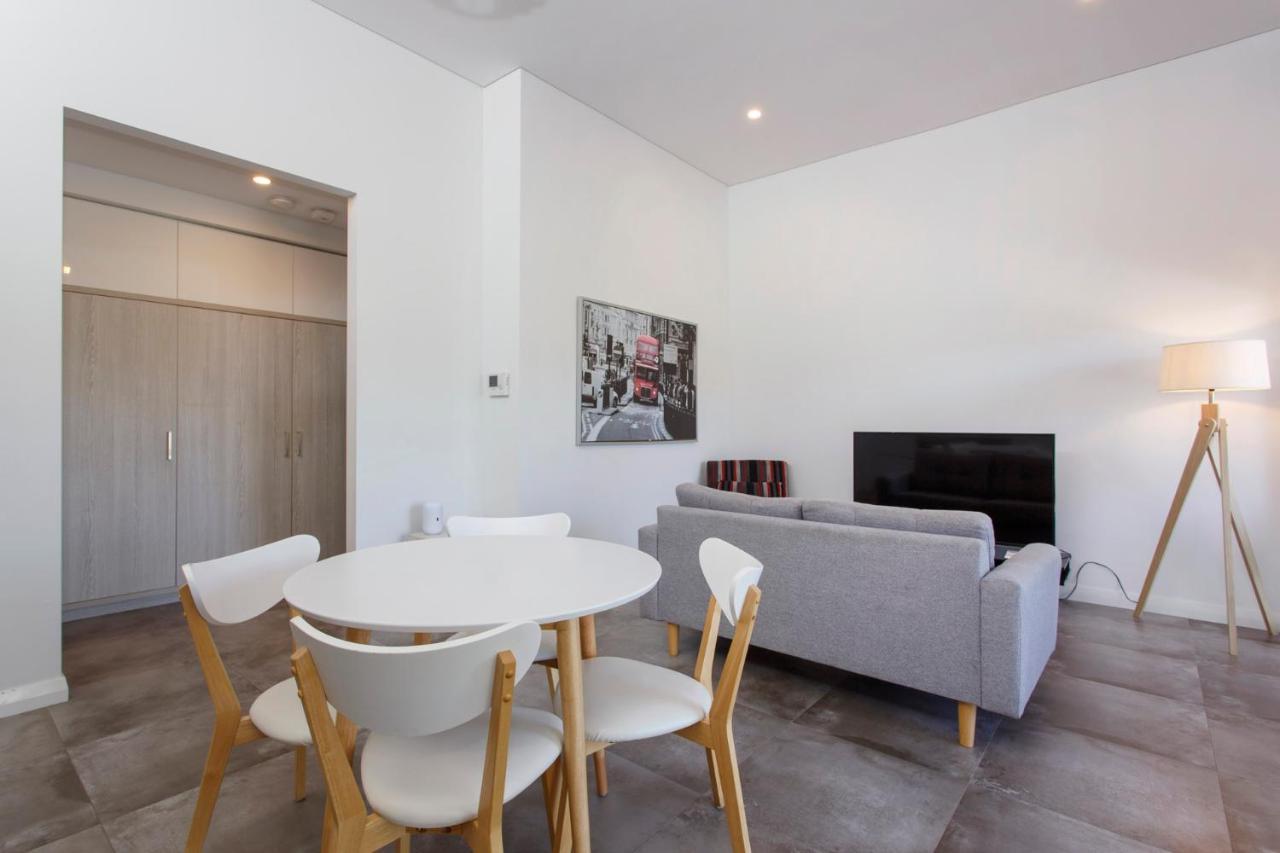 Stirling 3- Modern Central Apartment *