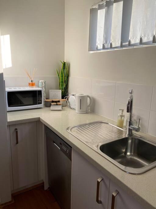 Apartment Smart Modern Close City/airport Wifi/park/netflix *