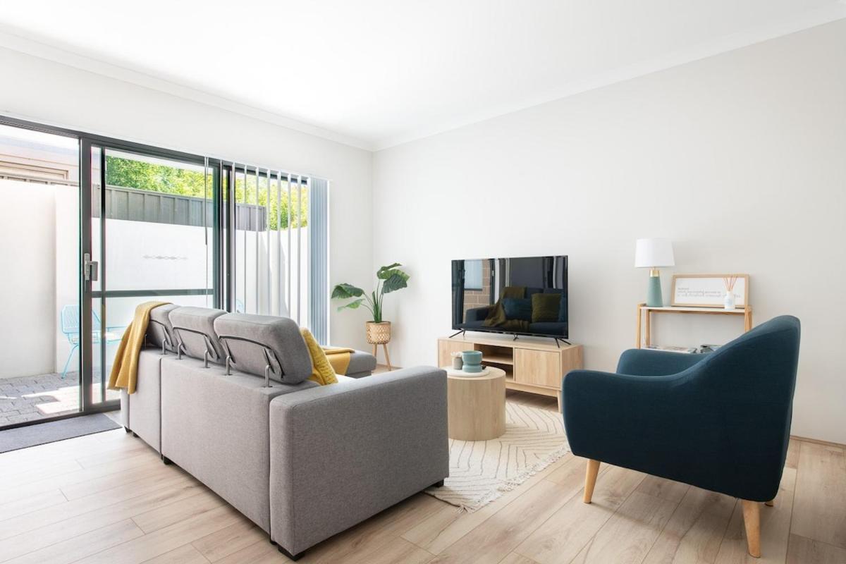 Apartment Bright Trendy 2bdrm - Walk To River & Shops