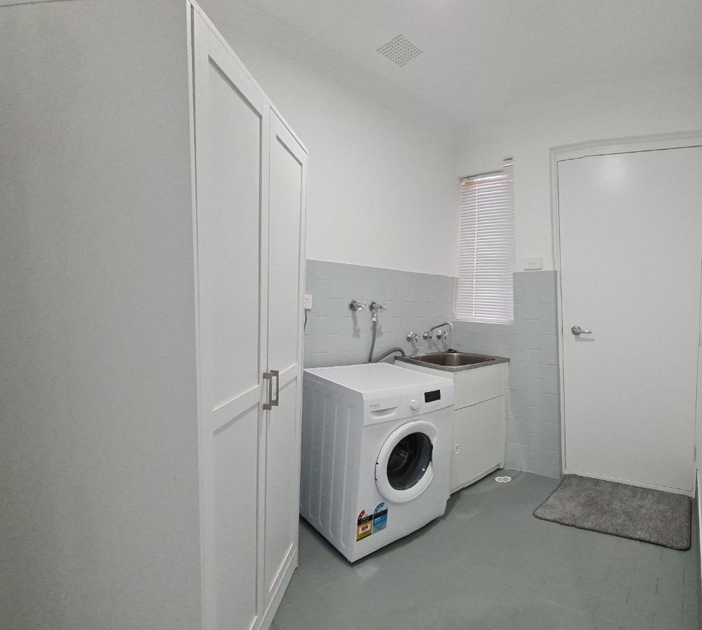 Camelias Boutique In Dianella Holiday home *
