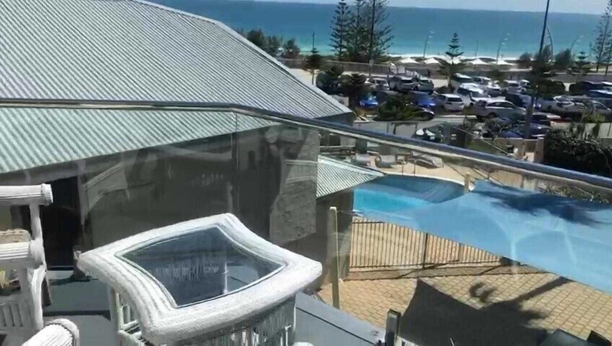 Seashells Scarborough 4*
