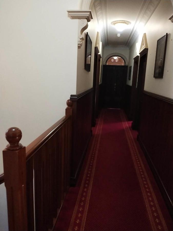 A Romantic In The Heart Of With Free Parking Homestay Perth
