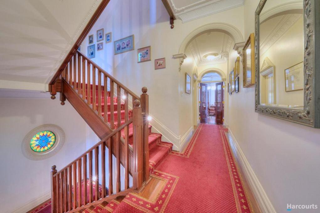 A Romantic In The Heart Of With Free Parking *