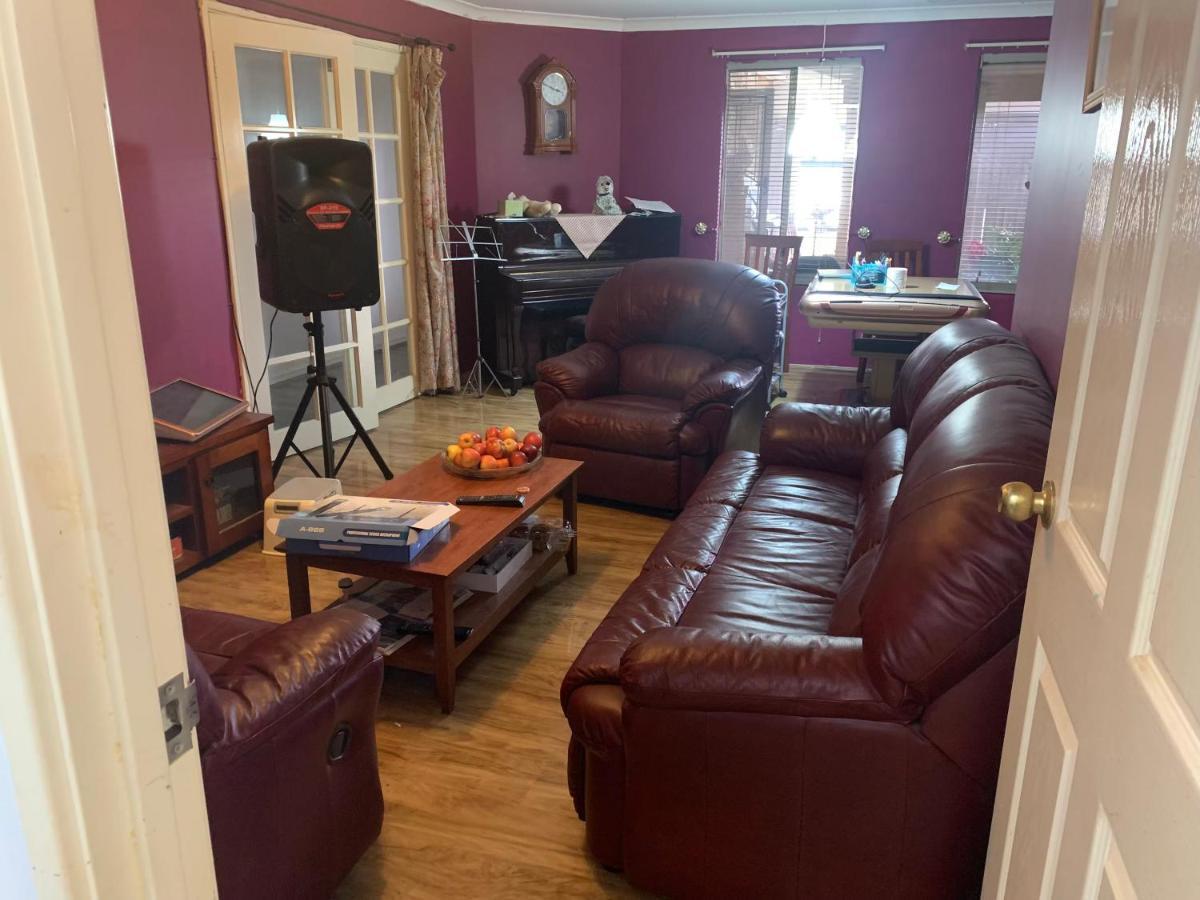 Lovely Double Share Bathroom And Kitchen * Perth