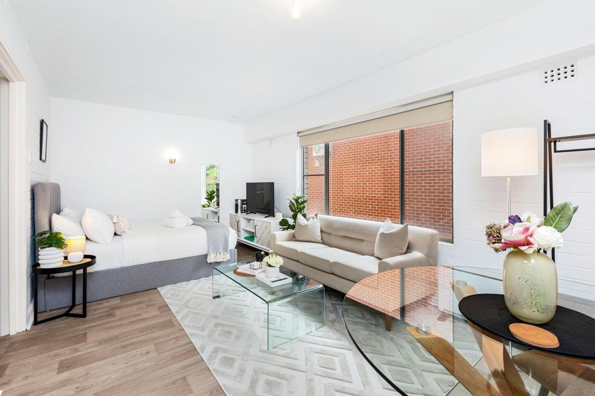 Apartment Urban Chic By 'the Strip'