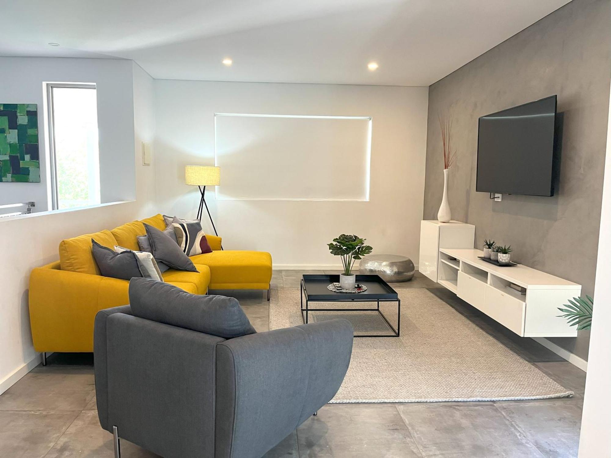 2 Chic Stylish Modern Family On Charles Holiday home *