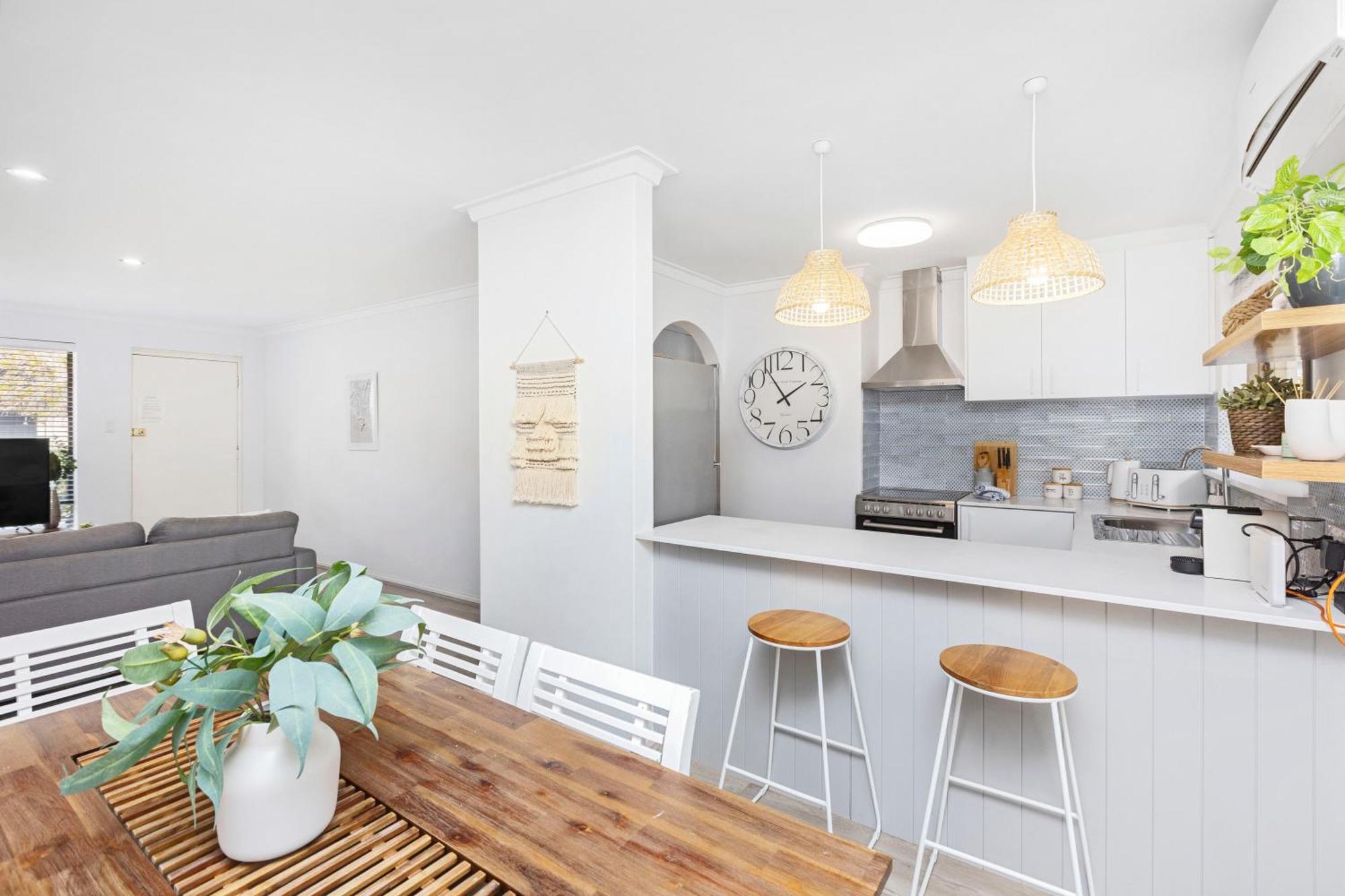 Coastal Convenience! Walk To The Shops & Cafes... Perth