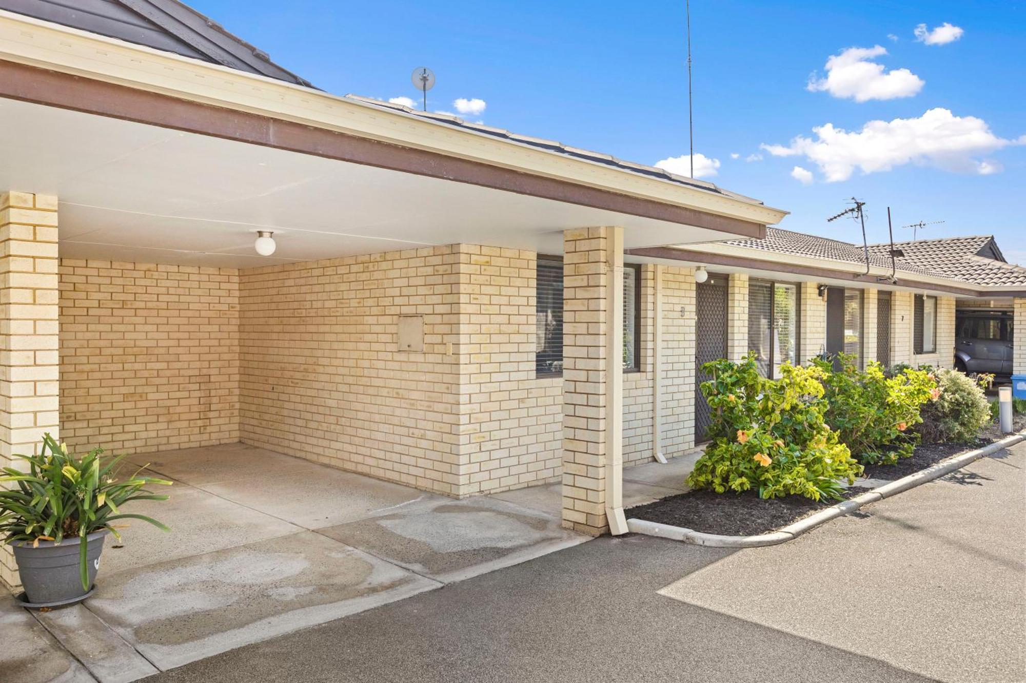 Coastal Convenience! Walk To The Shops & Cafes... * Perth