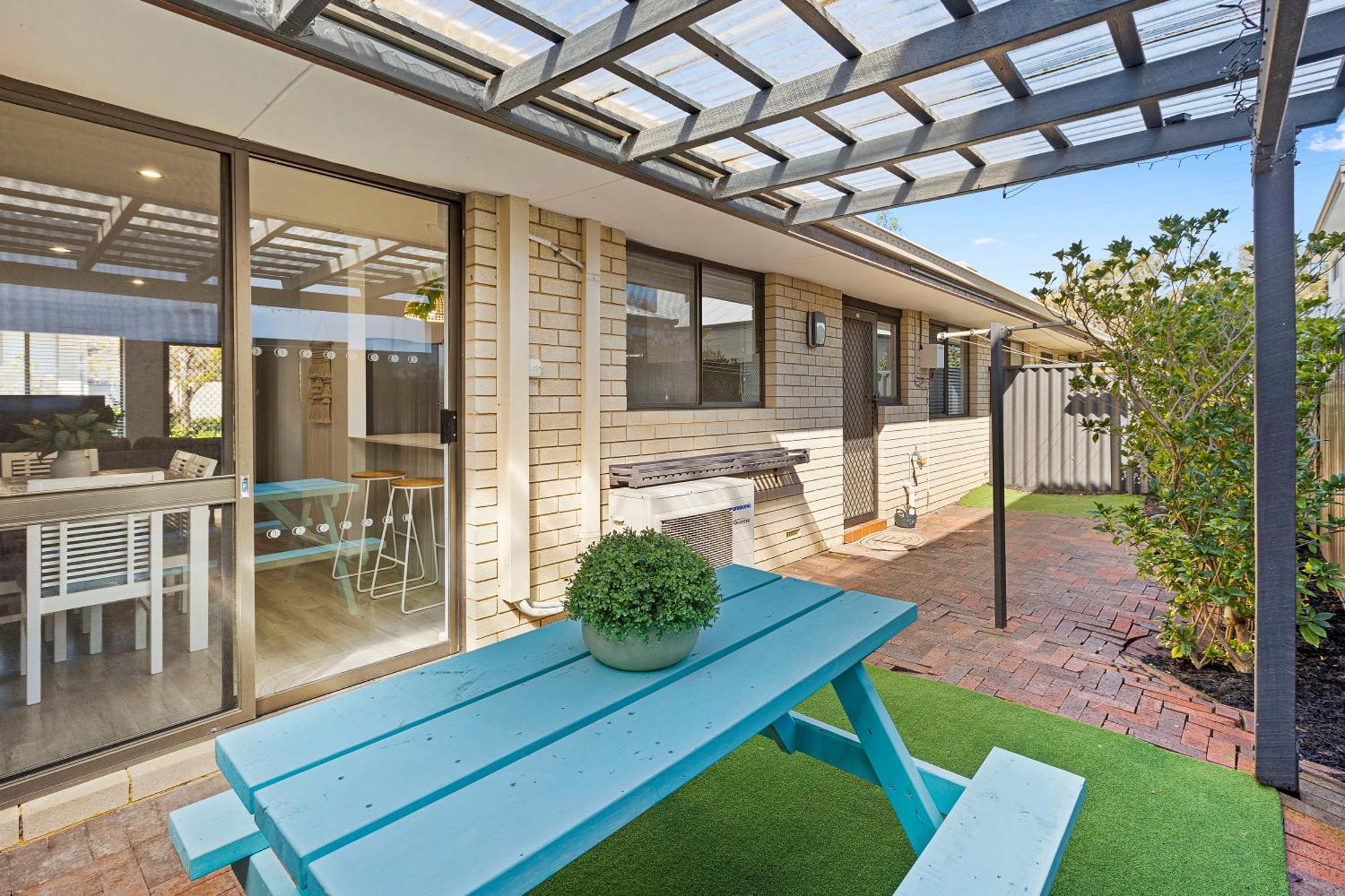 Coastal Convenience! Walk To The Shops & Cafes... * Perth