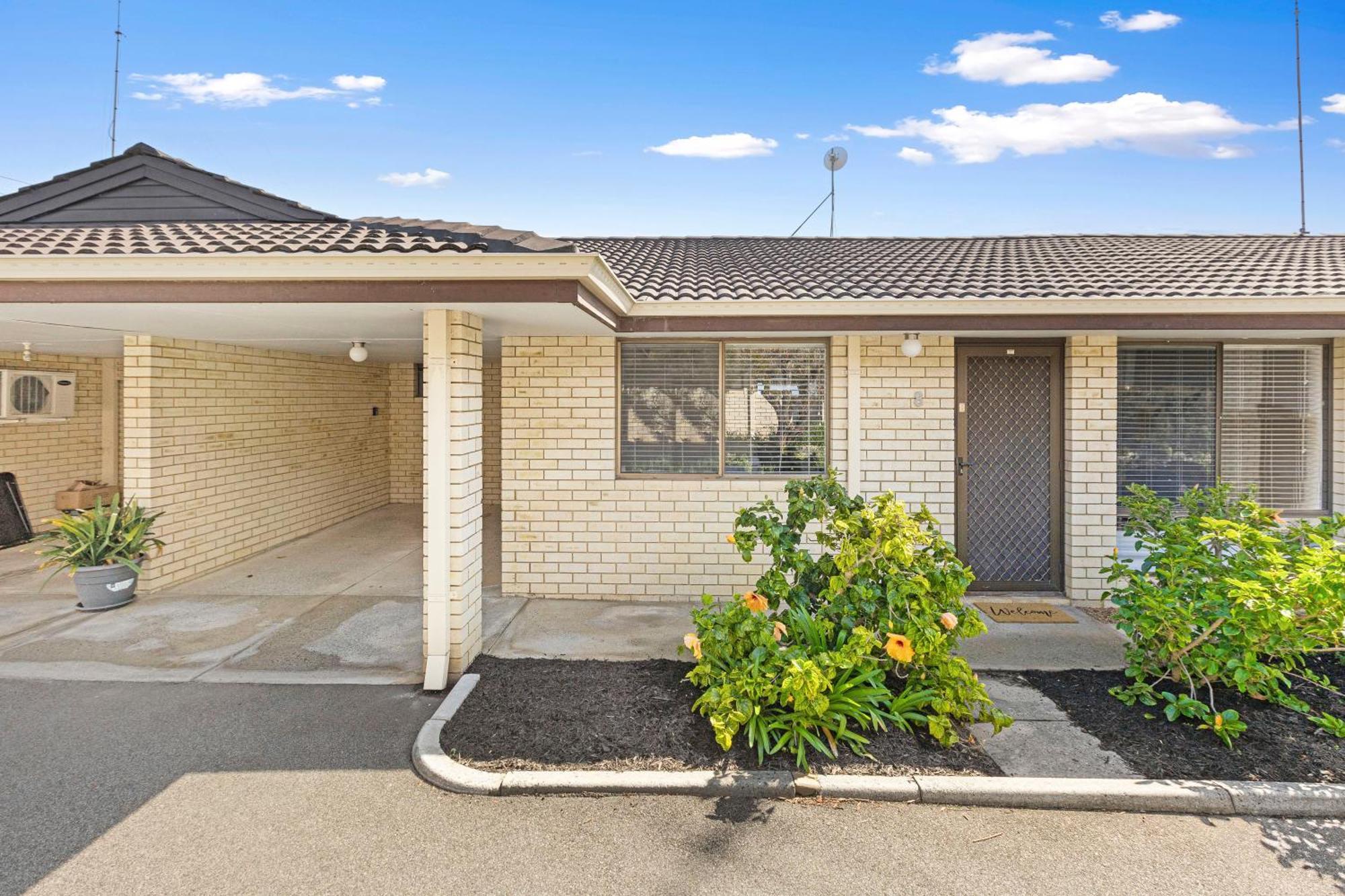 Coastal Convenience! Walk To The Shops & Cafes... Villa Perth