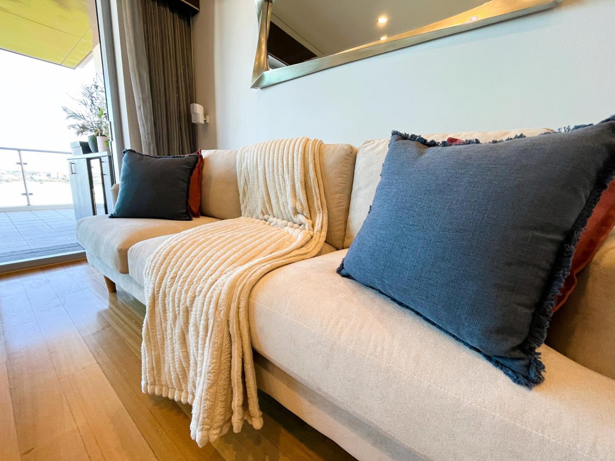 47 Breathtaking Riverviews 2brpark Apartment