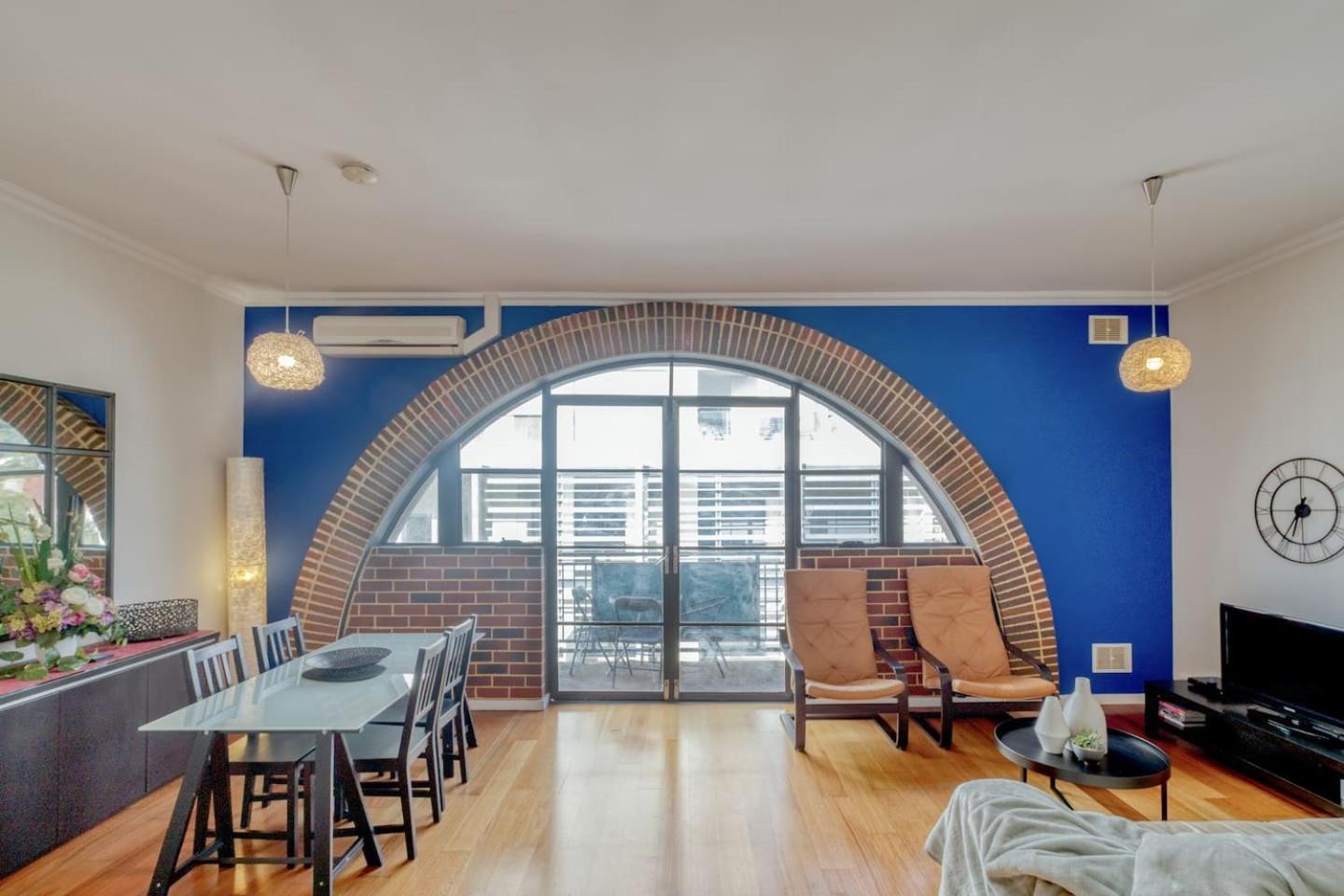 Spacious New York-style Loft With Balcony Apartment