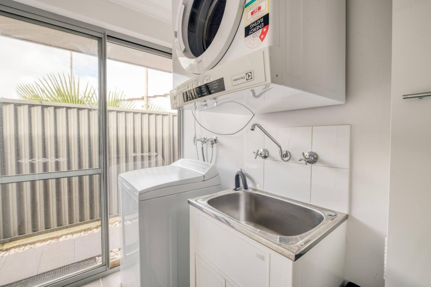 Rivervale Retreat - Spacious Family Living Holiday home *