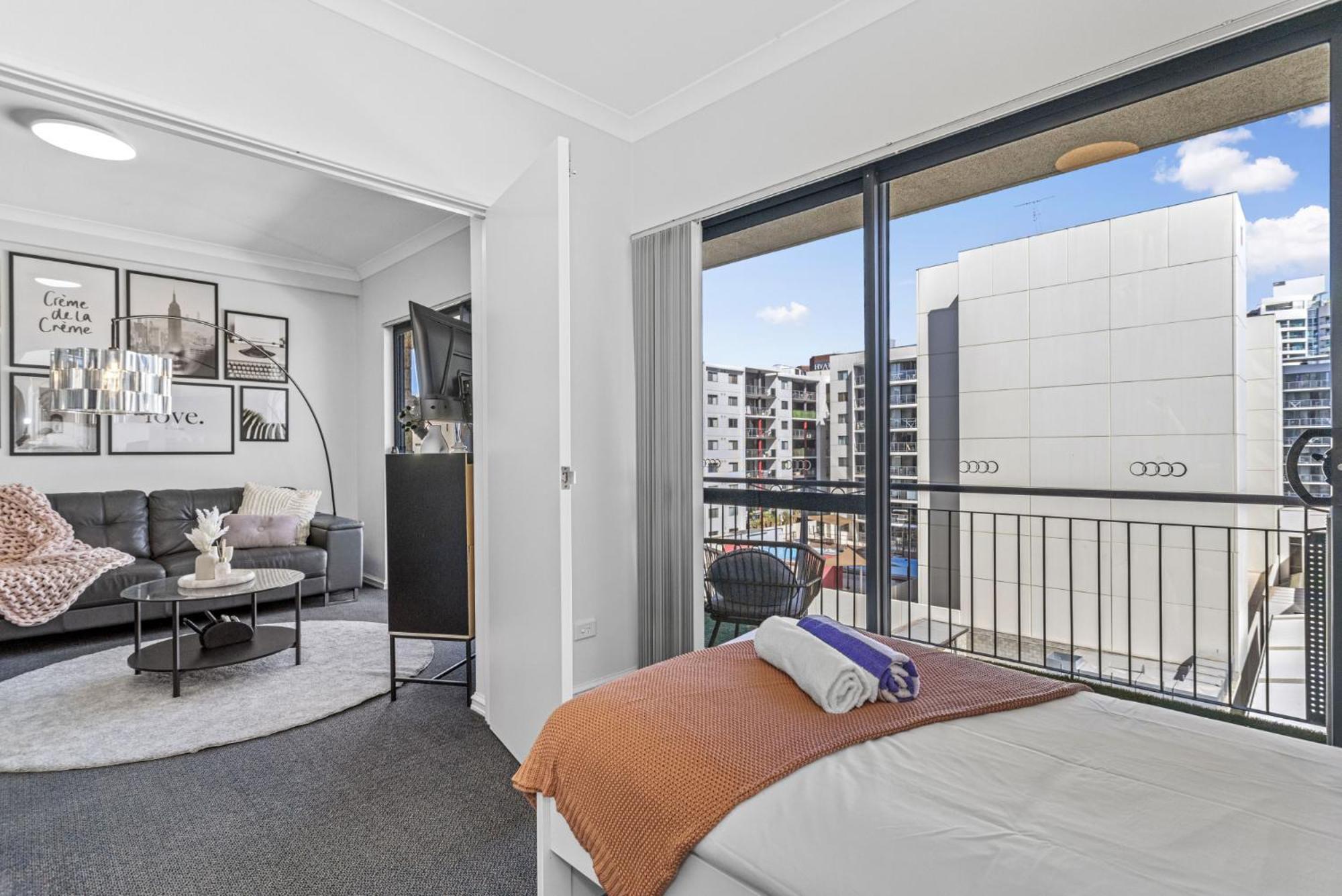 Living Retreat - Modern 2br In East *
