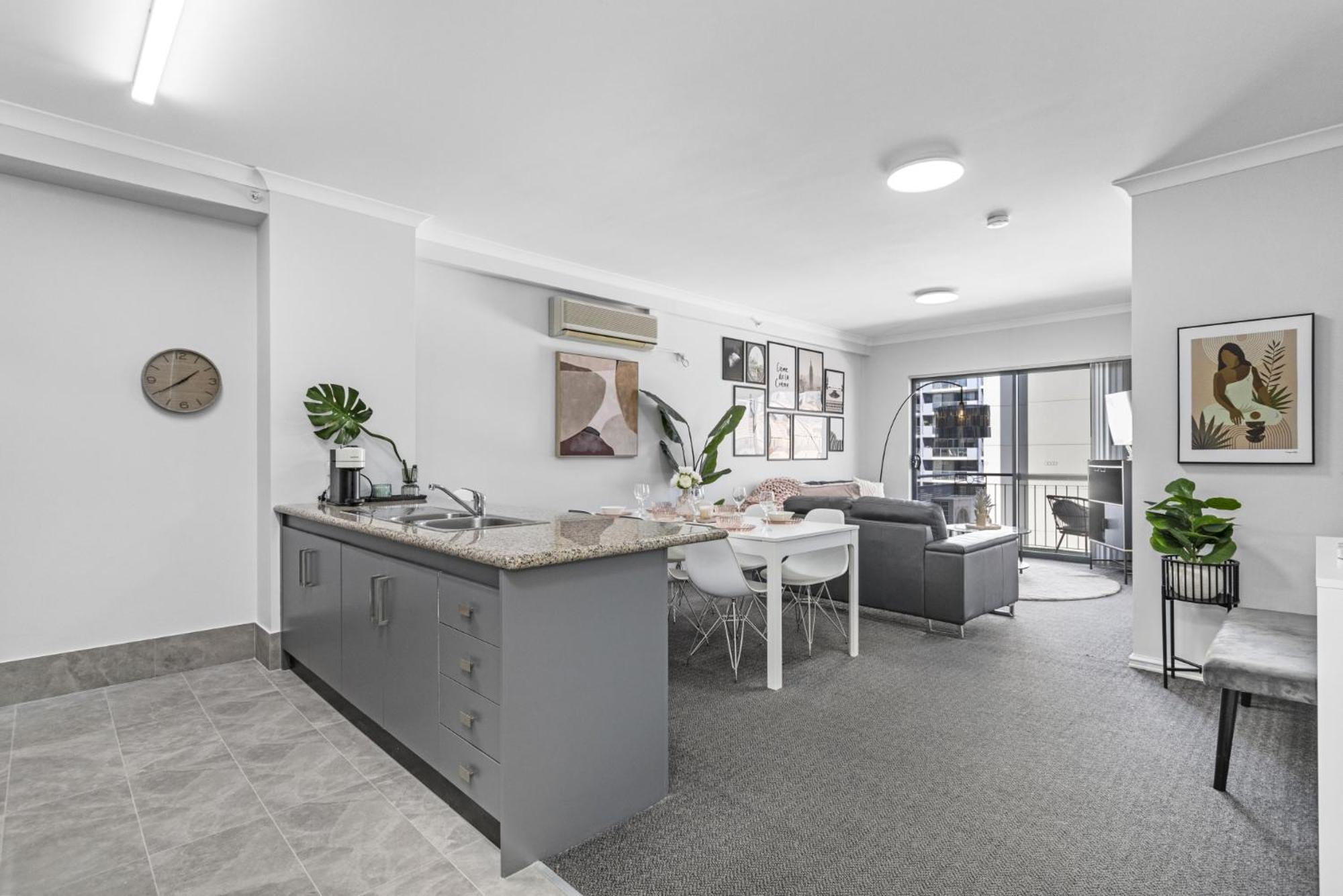 Apartment Living Retreat - Modern 2br In East