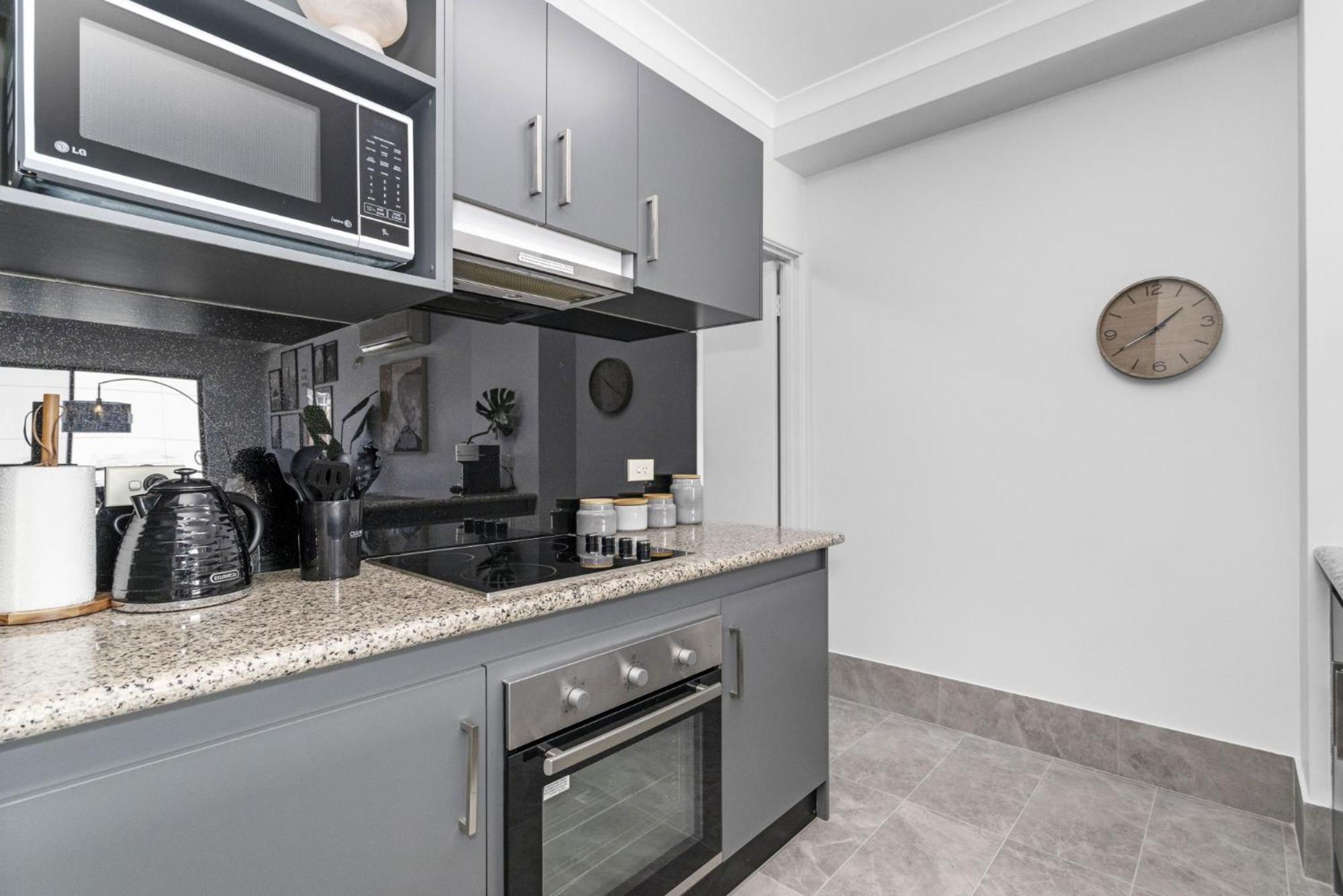 Living Retreat - Modern 2br In East *