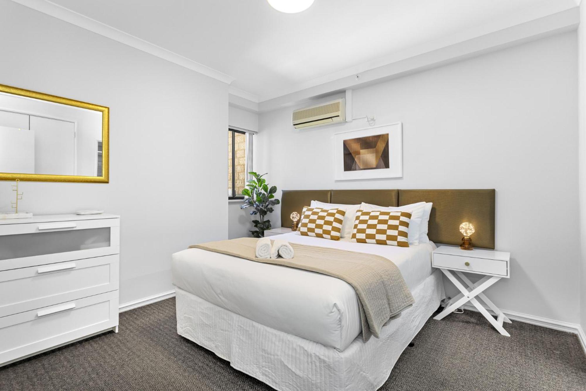 Living Retreat - Modern 2br In East Apartment