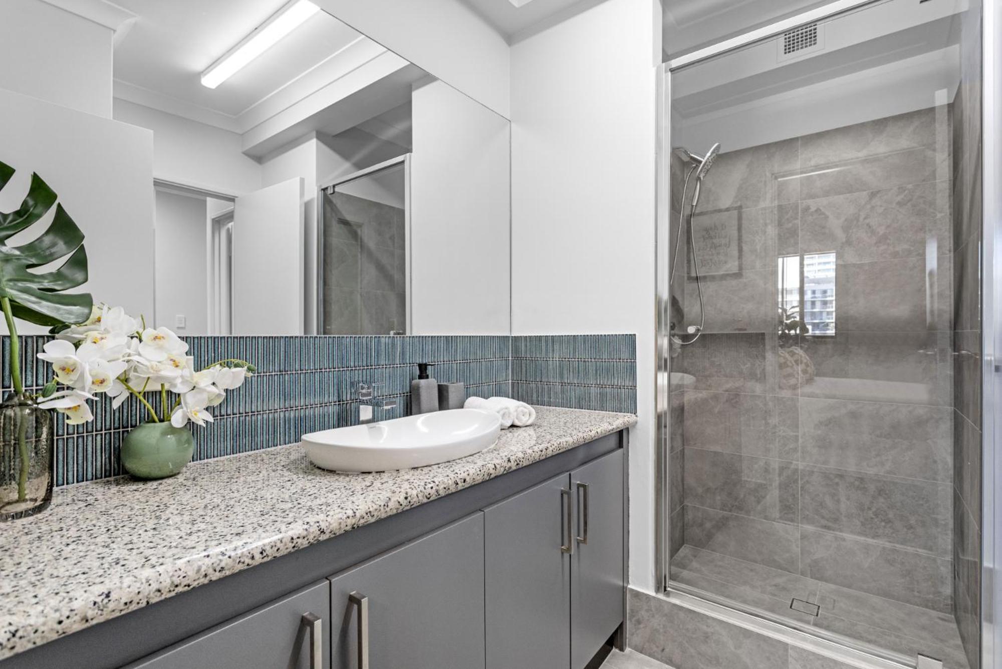 Apartment Living Retreat - Modern 2br In East *
