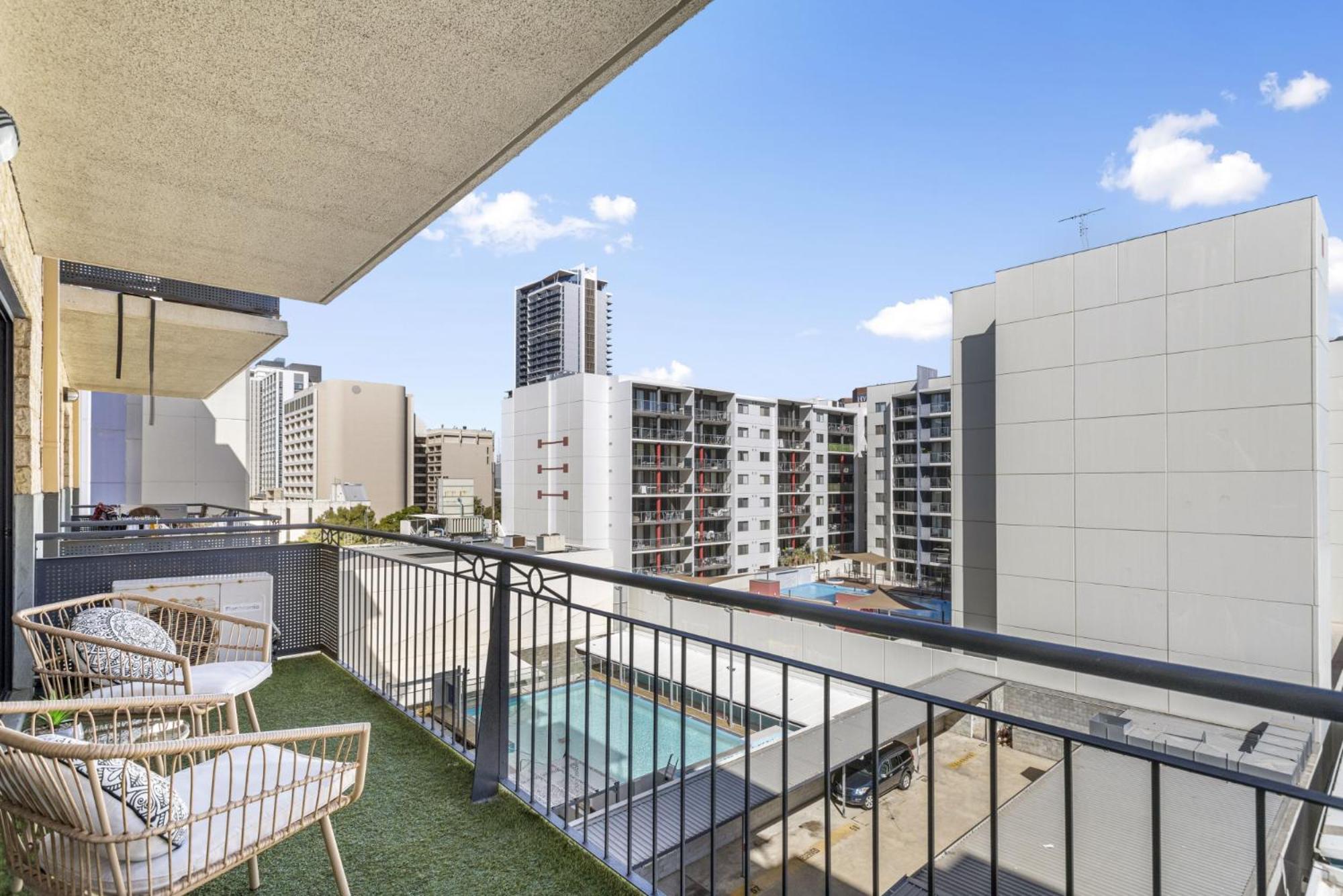 Living Retreat - Modern 2br In East
