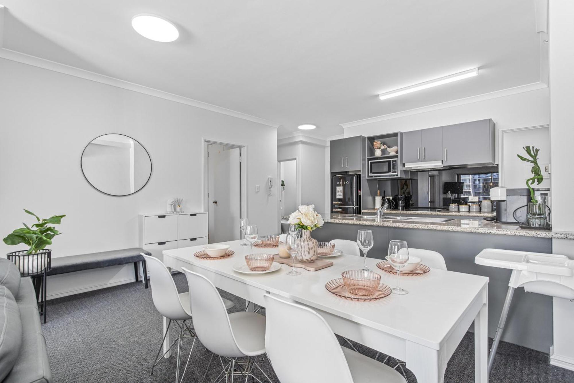 Apartment Living Retreat - Modern 2br In East