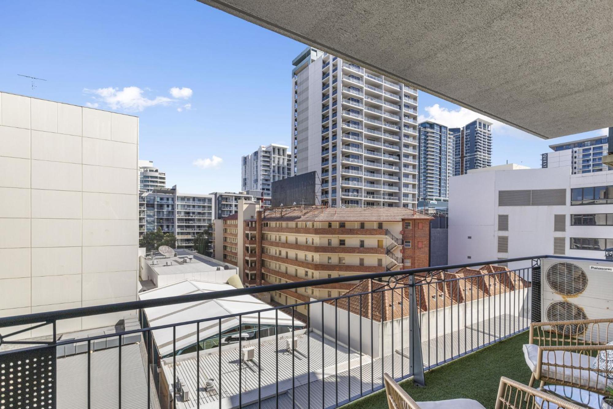 Living Retreat - Modern 2br In East *