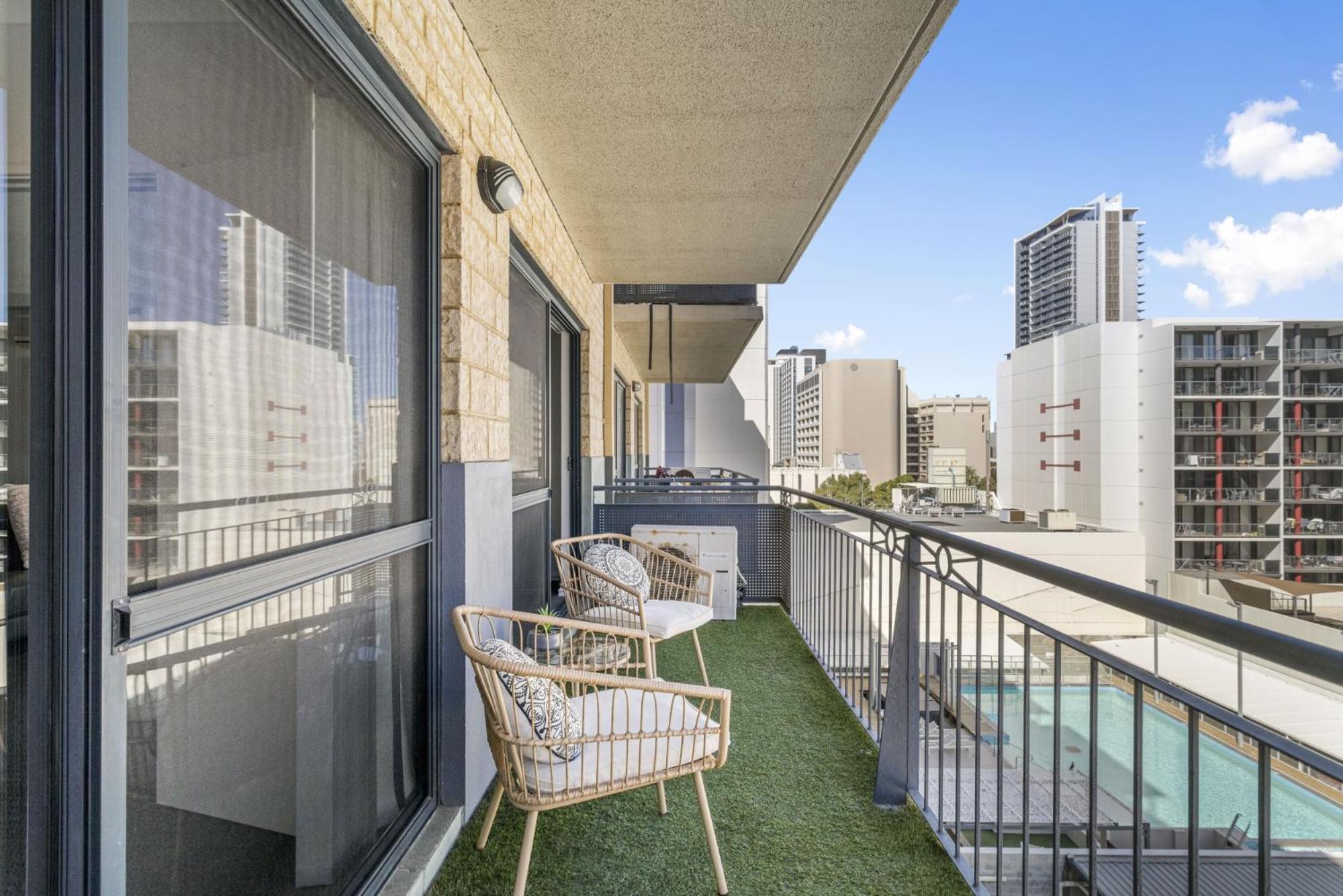 Living Retreat - Modern 2br In East Apartment Perth