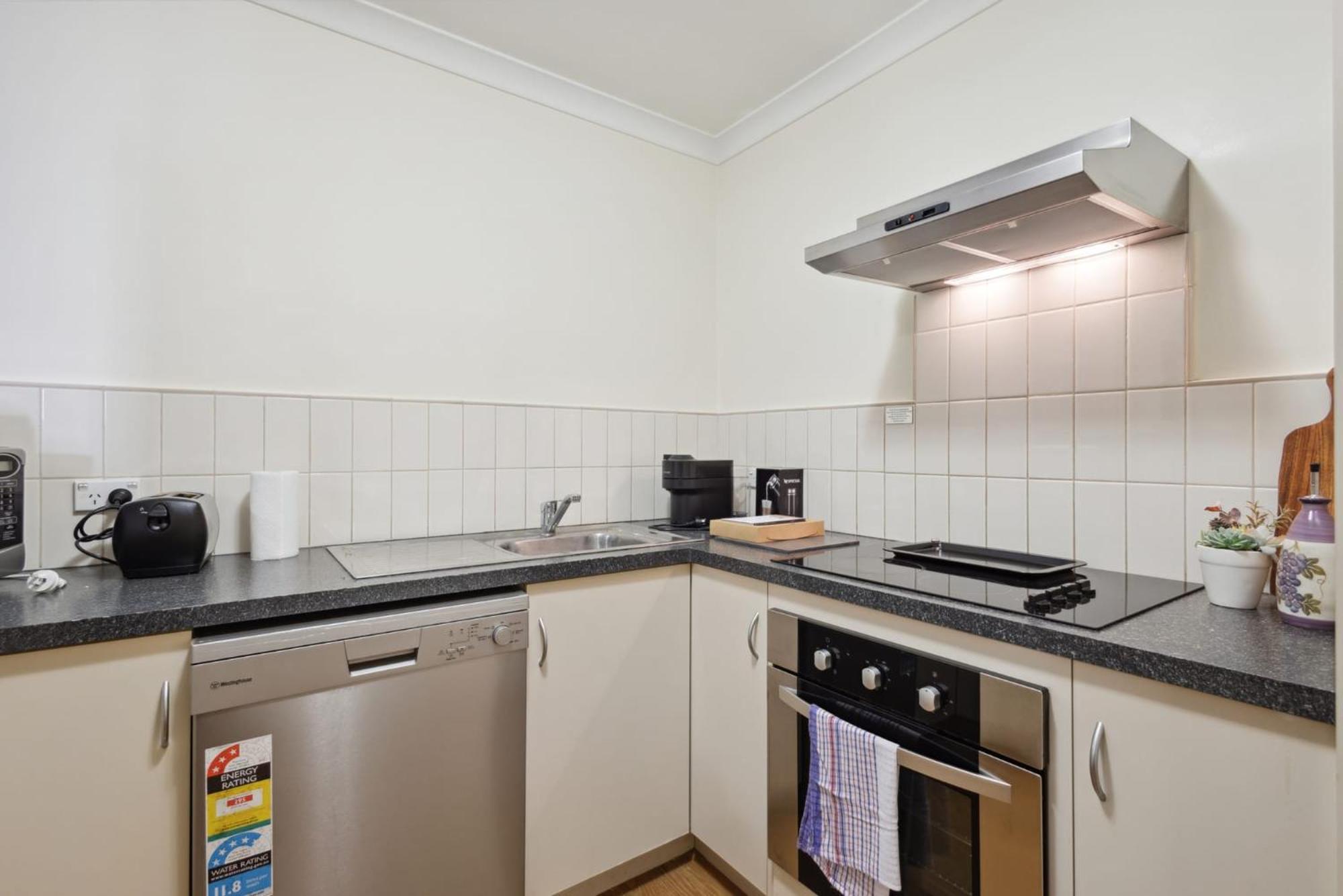 2bdr 1bth 1prk - Northbridge Magic