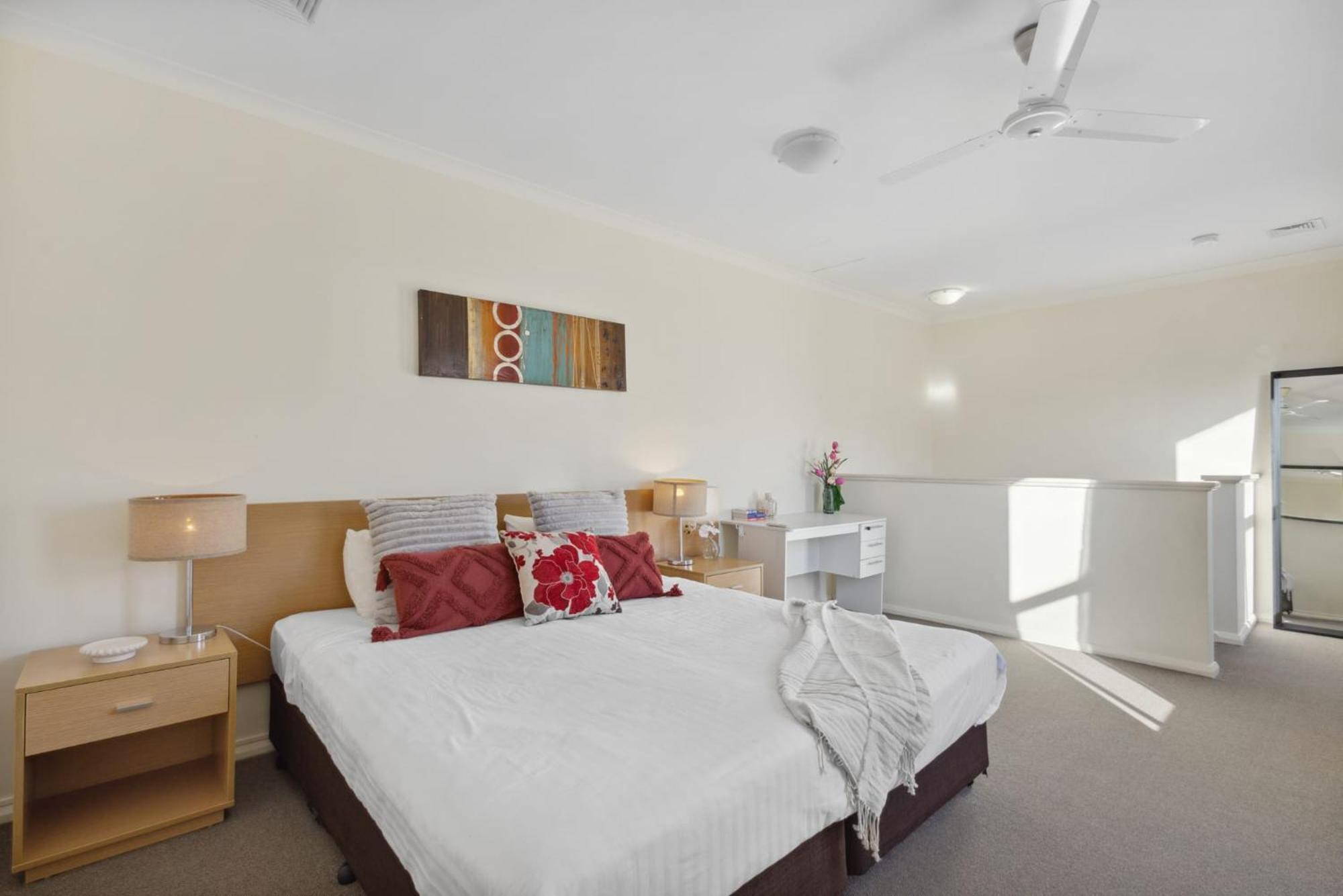 Apartment 3bdr 2bth 1prk - Northbridge Townhouse Perth