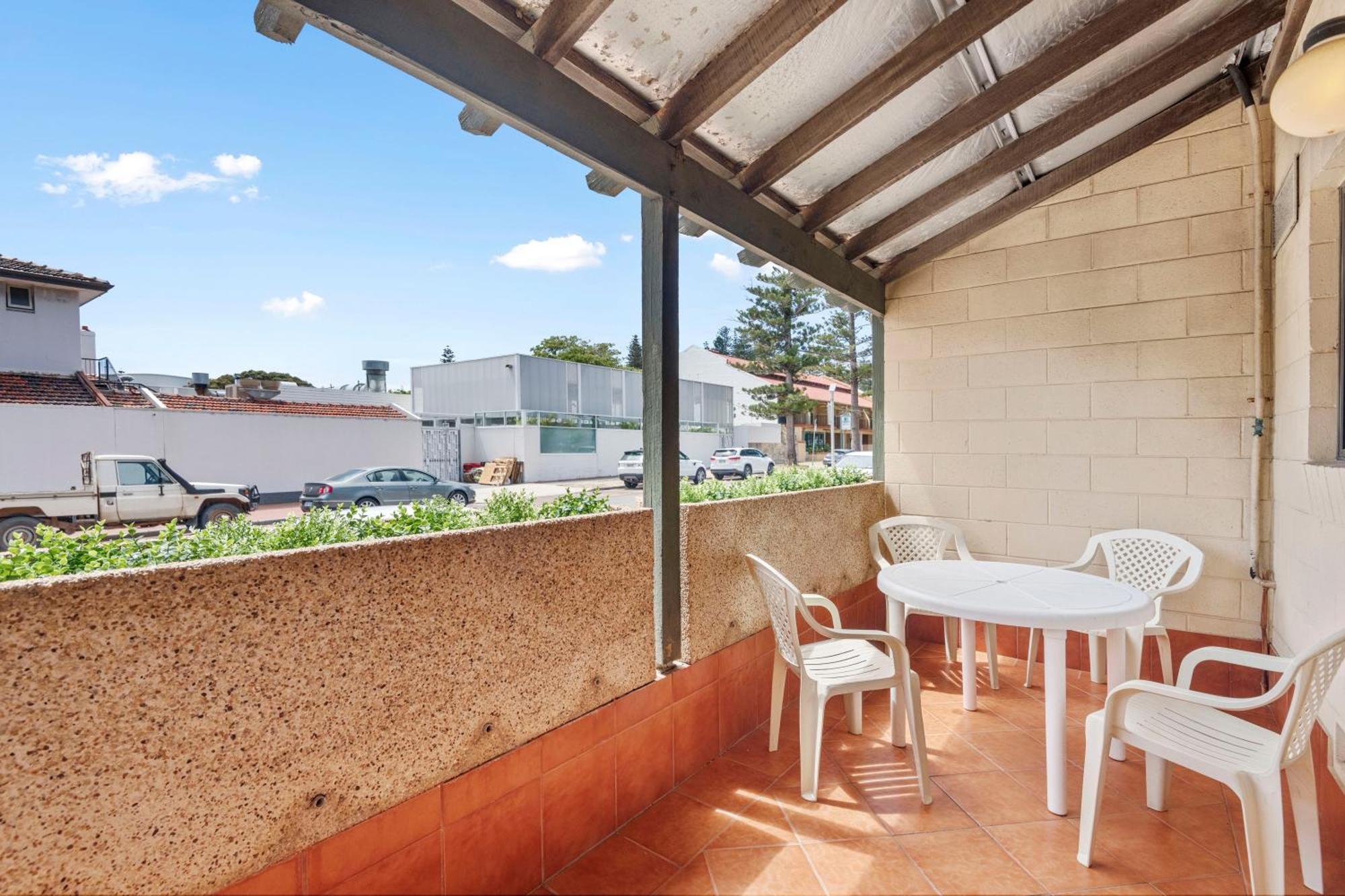 Apartment 14 Cottesloe - Steps From - Sleeps 2 Perth