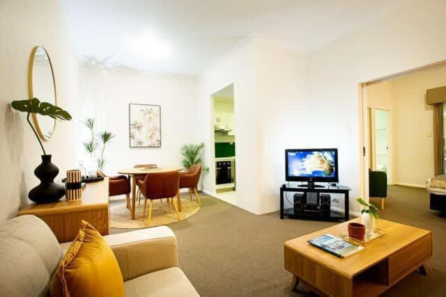 Fully Renovated 1bdr In Northbridge Apartment *