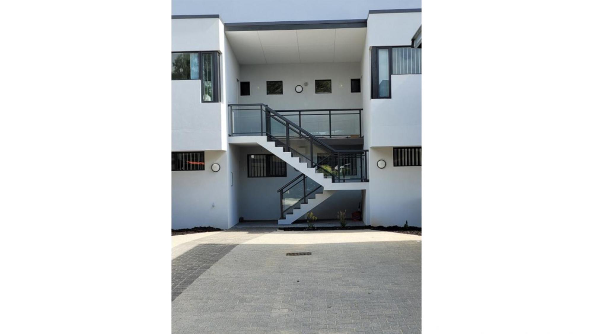 Bright Trendy 2bdrm - Walk To River & Shops