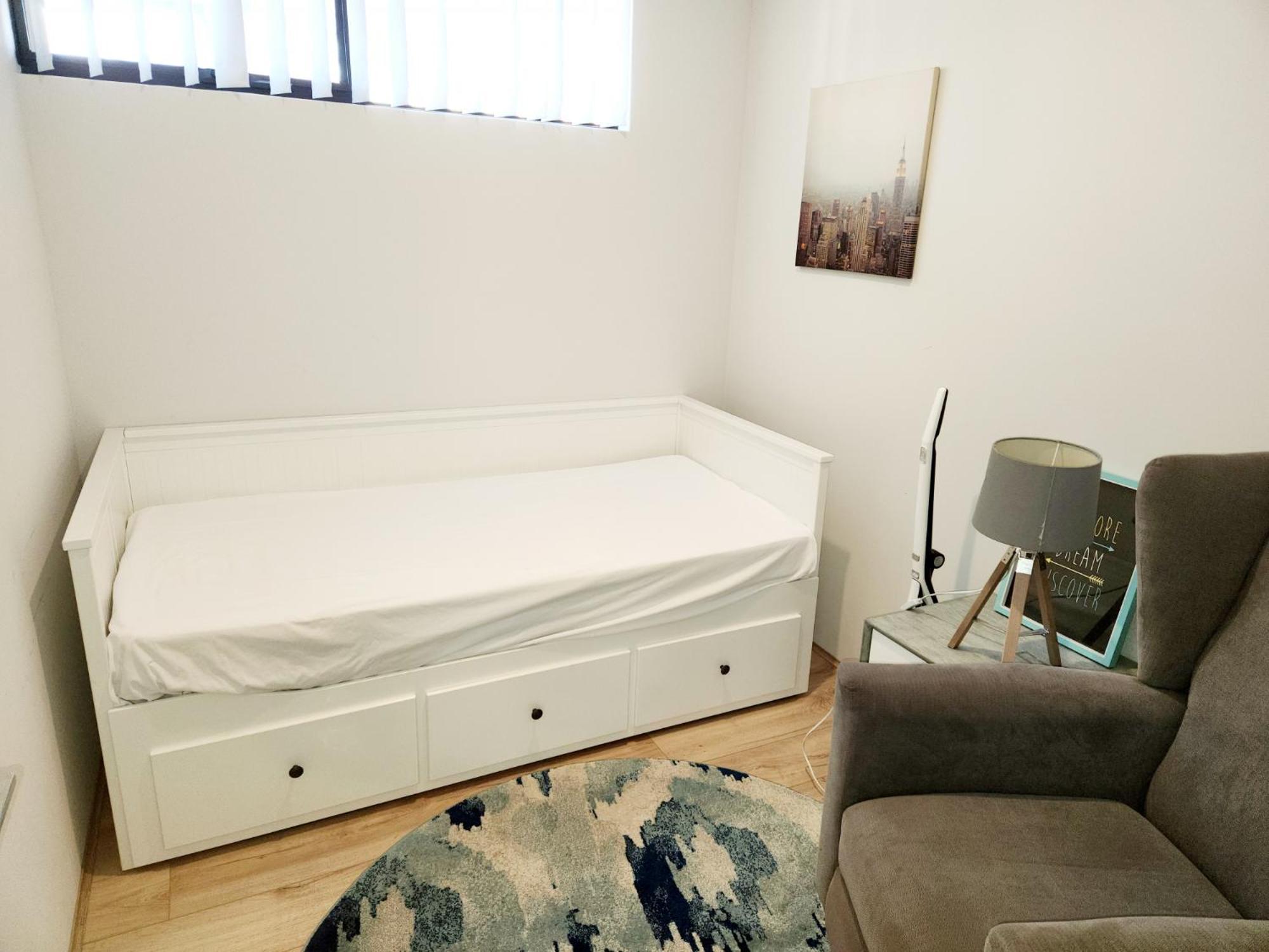 Apartment Bright Trendy 2bdrm - Walk To River & Shops