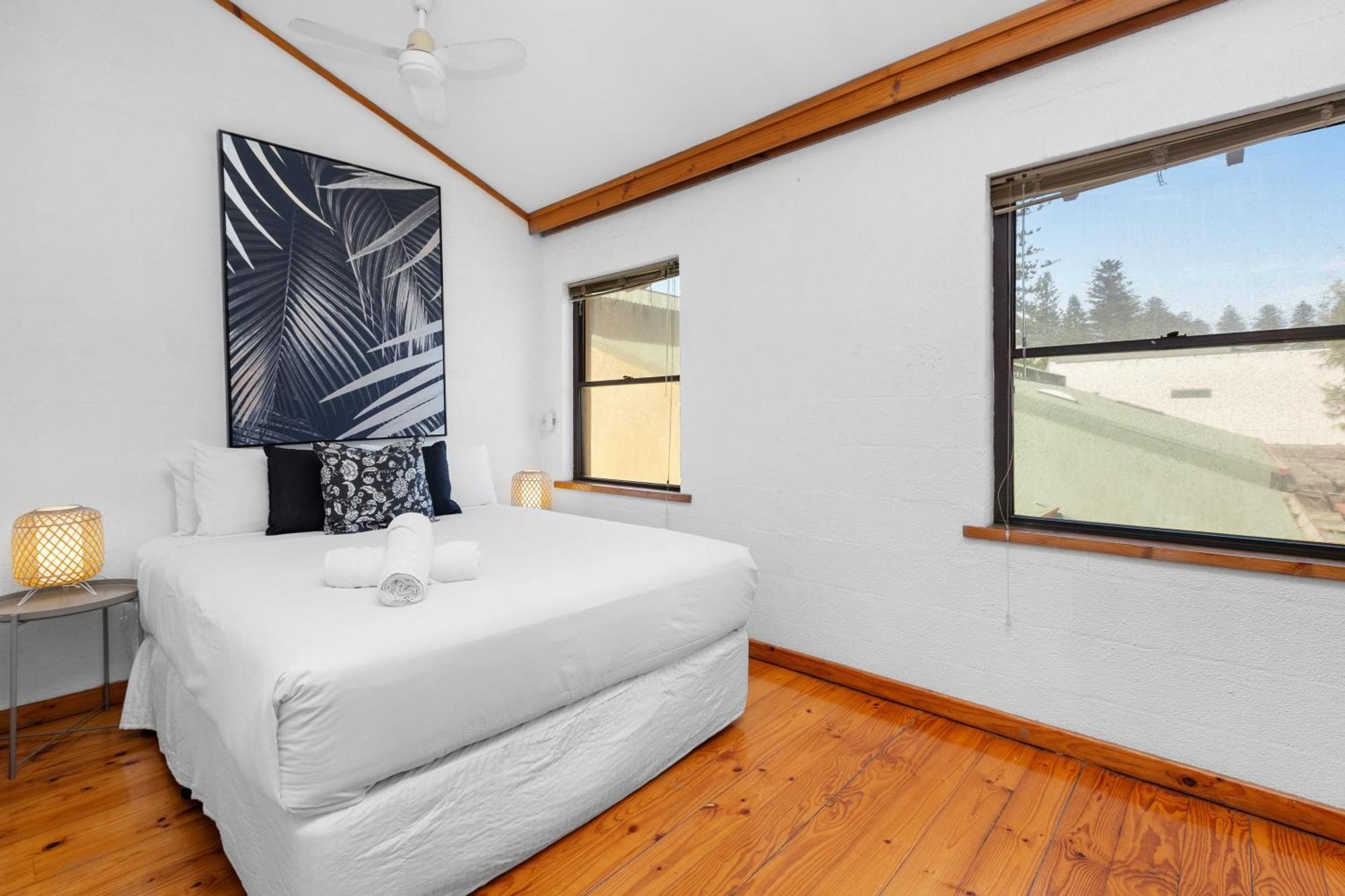 10 Cottesloe - Steps From - Sleeps 3-wifi Apartment *