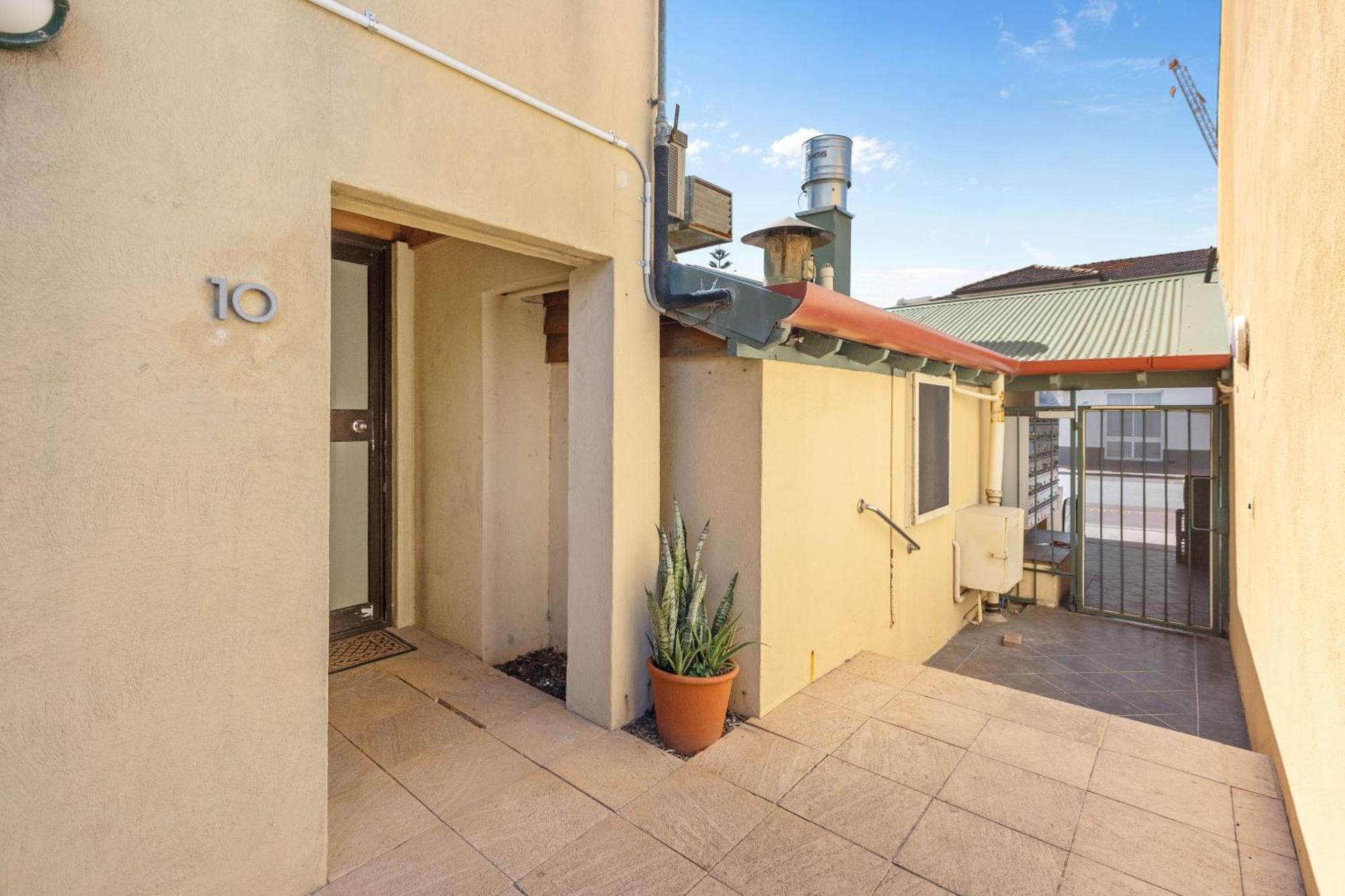 10 Cottesloe - Steps From - Sleeps 3-wifi *