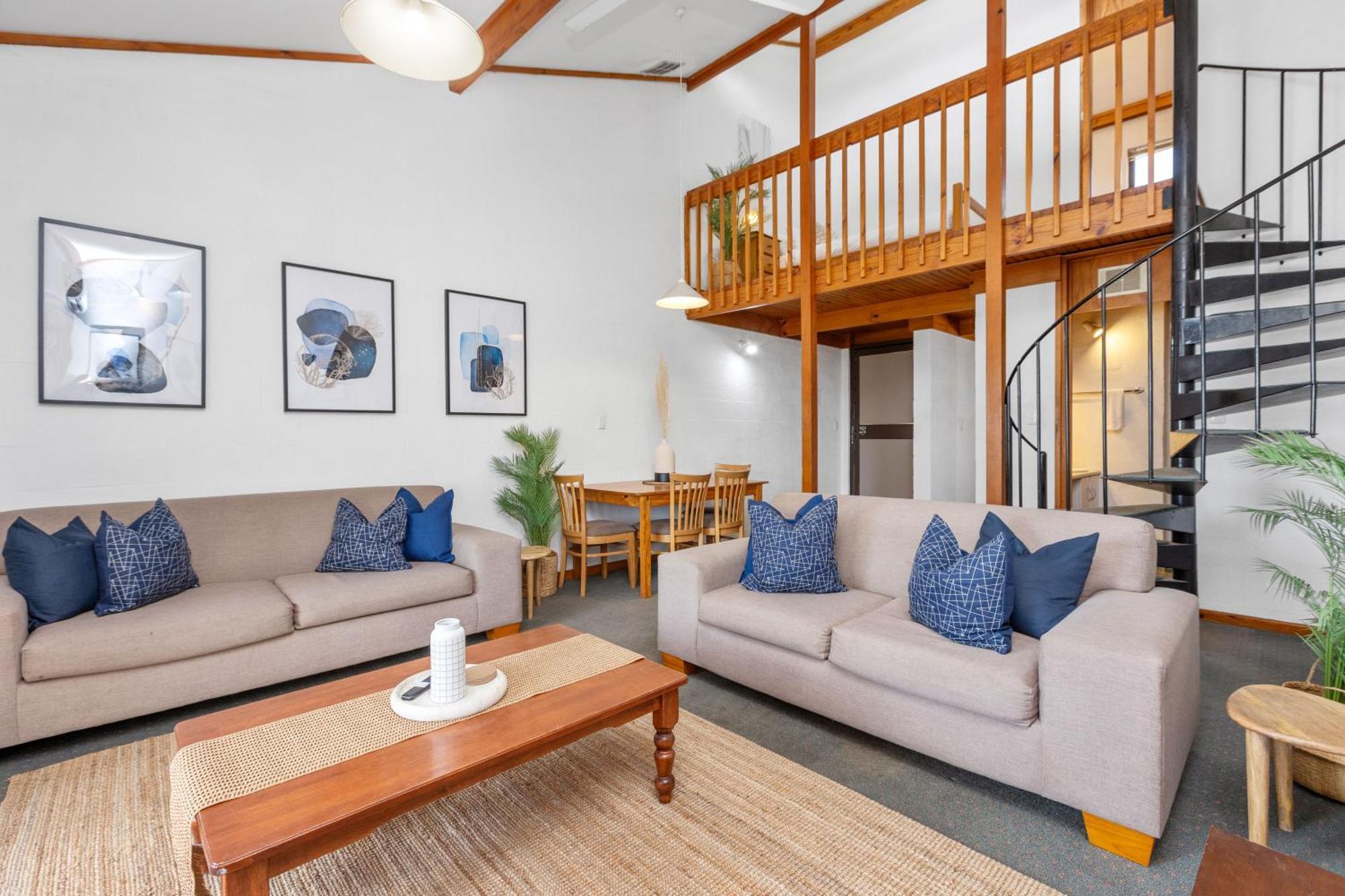 10 Cottesloe - Steps From - Sleeps 3-wifi *