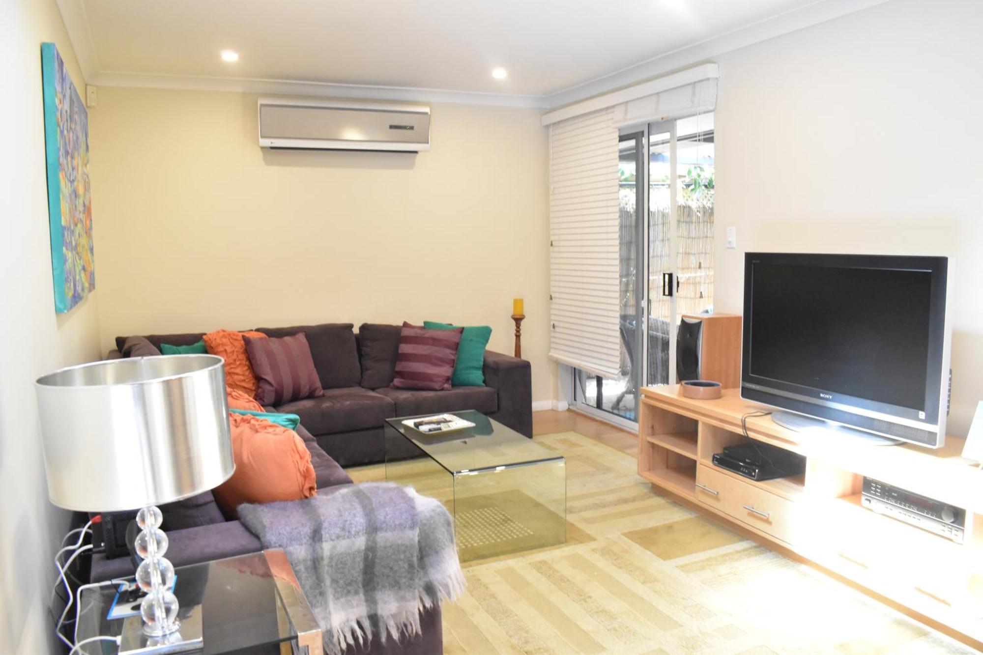 Apartment Bright 2 Bedroom In A Great Location Perth