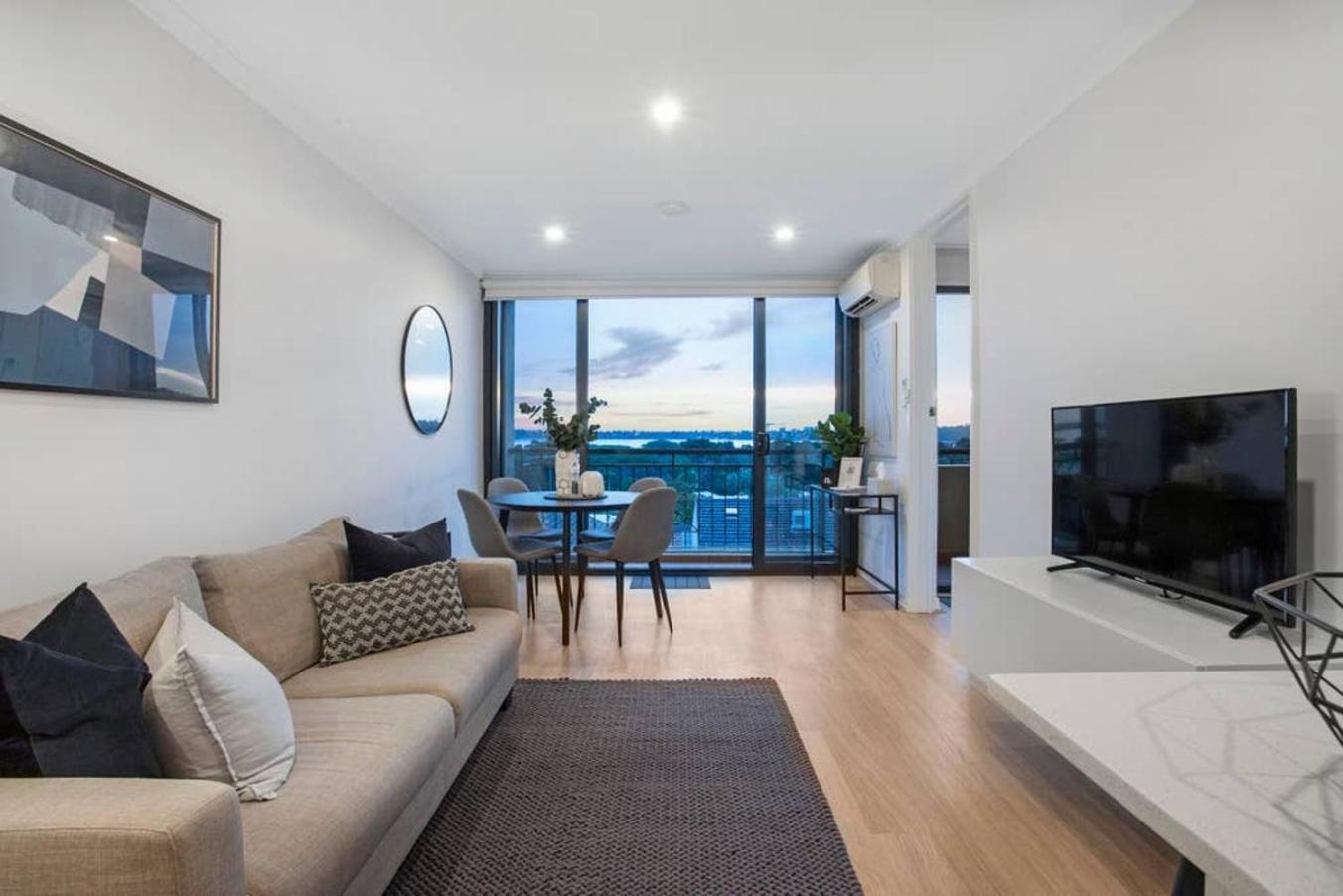 Apartment 1 Bdr Stunning Views South Perth