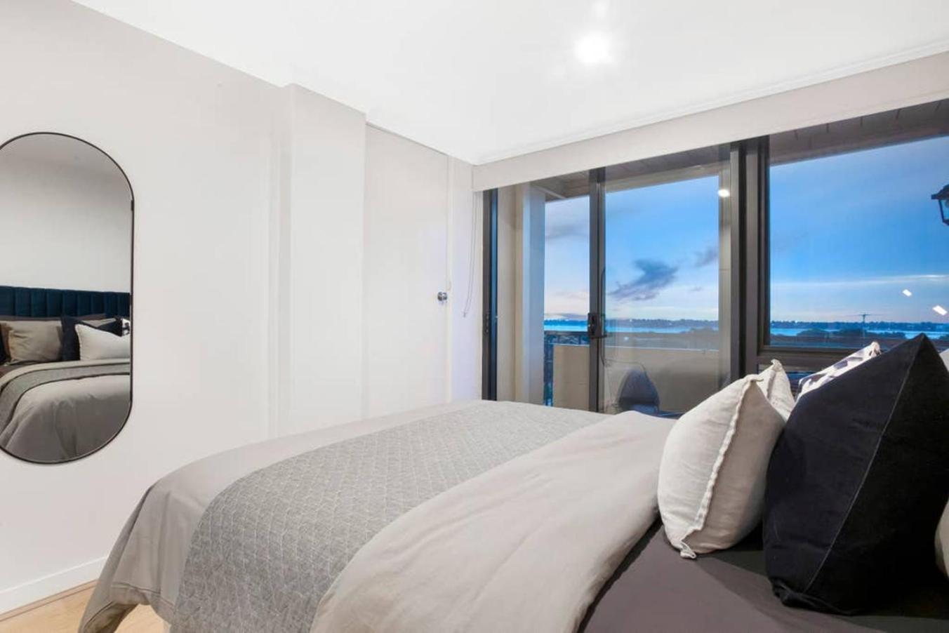 1 Bdr Stunning Views South Apartment