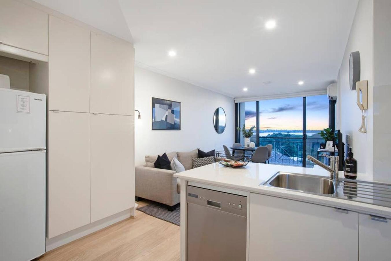 1 Bdr Stunning Views South *
